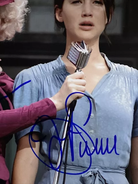 Jennifer Lawence and Elizabeth Banks signed 8x10 photo with COA, Hunger Games 3