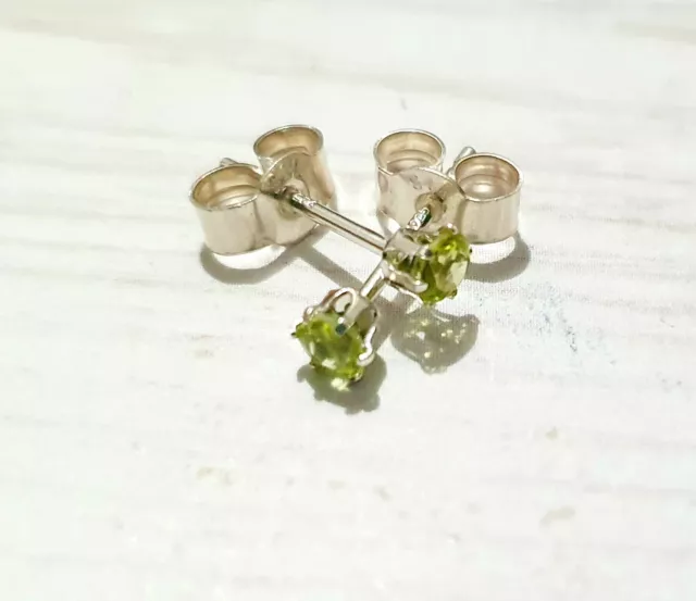 Orecchini naturali Peridot taglio brillante 3 mm argento sterling 925 pietra portafortuna