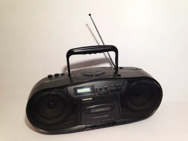 Radio cassette vintage en forme de voiture, état d'usage