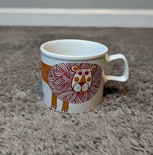 STAFFORDSHIRE POTTERIES LTD~Retro~MUG~Made In England~CERAMIC~Lion/Mouse