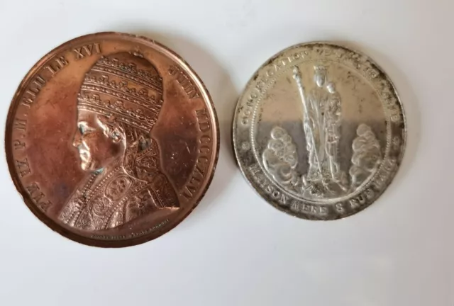 2 alte Medaillen Papst Medaille aus Bronze