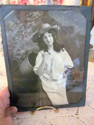 VERY OLD ANTIQUE PHOTOGRAPH PICTURE Under GlaSs VICTORIAN MAIDEN CARRYING BUCKET