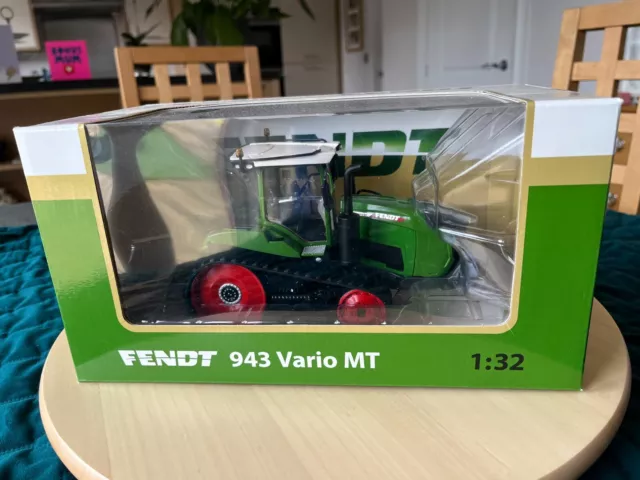 Fendt 943 Vario MT Model tractor 1:32 1st Edition - individually numbered