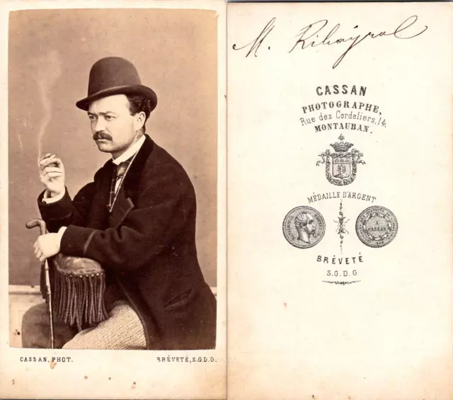 Cassan, Montauban, Un homme nommé Rihayral fumant une cigarette Vintage CDV albu