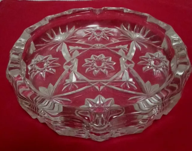 Vintage 7.5" Round Clear Heavy Glass Ashtray Star Of David Cut Glass. Pre-owned