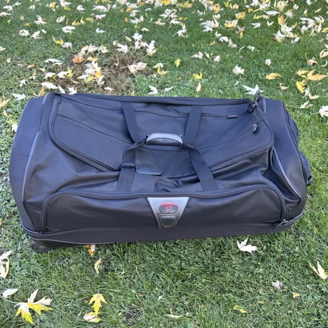 TUMI T-TECH Wheeled Duffle Bag 5555D Black Travel Luggage Bag 37x16x16