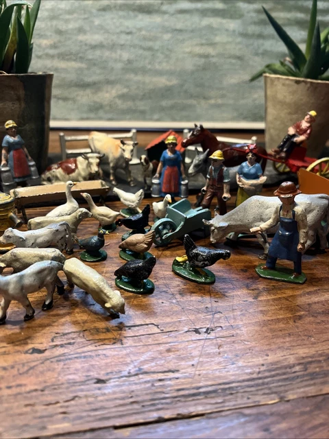 Ensemble De Figurines Anciennes En Plomb – Picador, Toréadors, Taureau – France