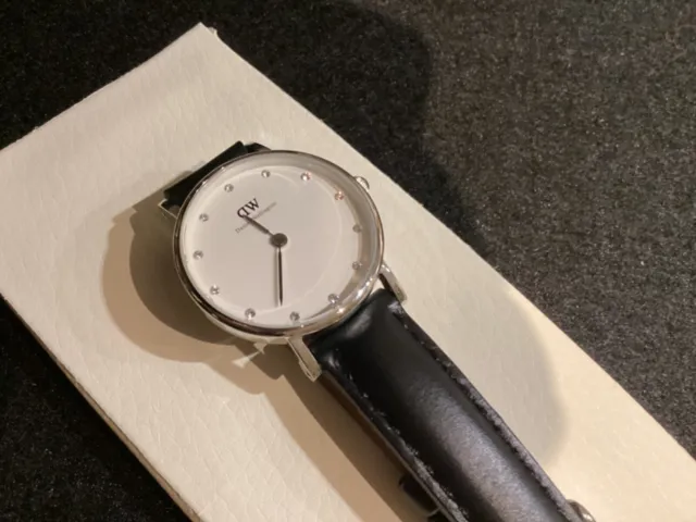 Daniel Wellington Damenuhr schwarz Silber Glitzersteine Zirkonia