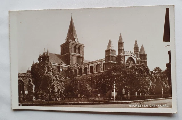 Unposted B&W RP Postcard - Rochester Cathedral  (b)