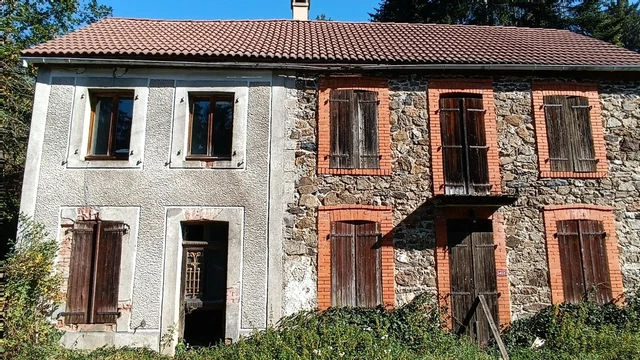 63  Maison En Pierre  A Renover, Terrain  De 3620M², Sources