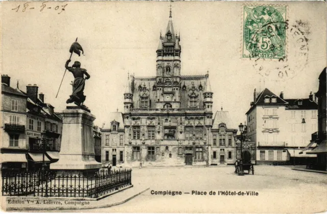 CPA Compiegne - Place de l'Hotel-de-Ville (1031858)