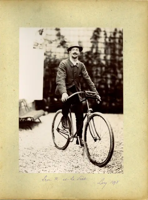 Vélo, France, Livry, Léon R. et La Petite  Vintage citrate print. Vintage France