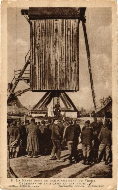 CPA MILITAIRE La Messe dans un Contonnement du Front (315619)