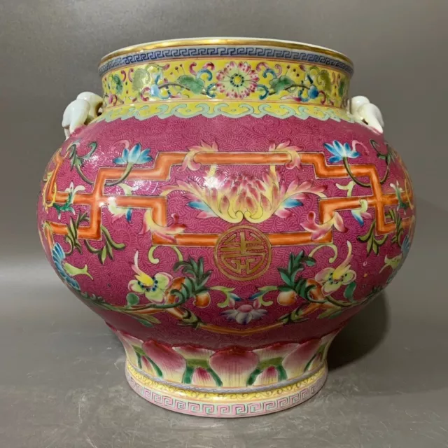 M Beautiful Chinese famille rose porcelain gilded vase