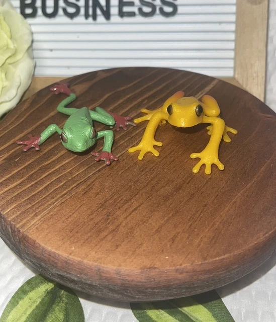 2007 2 K&M Poison Dart &Tree Frog Toy Mini Figure Lot Toad Figurine Set Rare