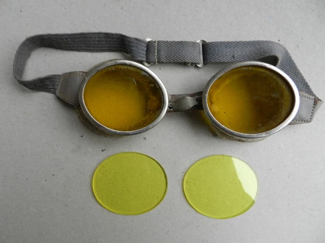 WW2 RAF/DISPATCH RIDERS REPLACEMENT COLOURED LENSES FOR GOGGLES. Lenses only. WW2 RAF/DISPATCH RIDERS REPLACEMENT COLOURED LENSES FOR GOGGLES. Lenses only.
