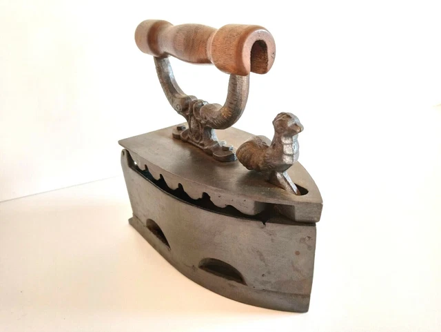 ANCIEN FER À repasser braises fonte fin XIXème au Coq /C/25 /03 EUR 50