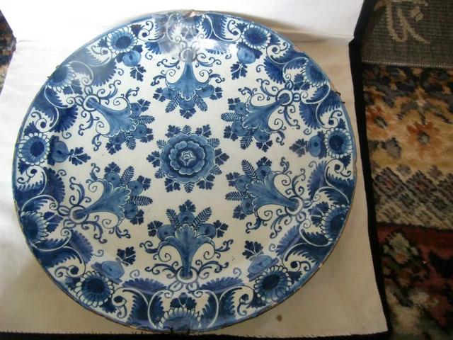 Dutch 18th century Delft Charger 34cm diameter