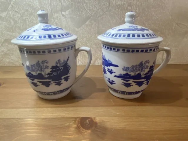 par de tazas de té con tapa de porcelana azul y blanca de exportación china...