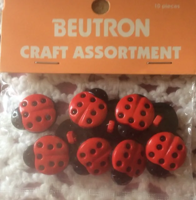 Pkt Novelty   Buttons BEUTRON 10 Red/ Black Shanked Plastic LADYBUGS/LADYBIRDS