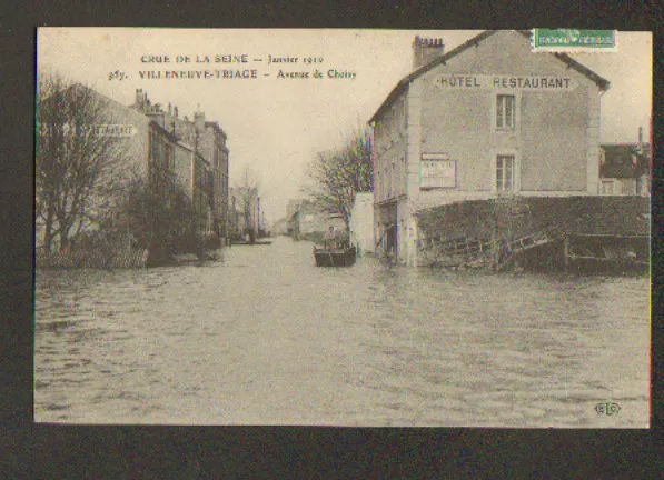 VILLENEUVE-TRIAGE (94) BATEAU de SAUVETAGE à l'HOTEL RESTAURANT , CRUE de 1910