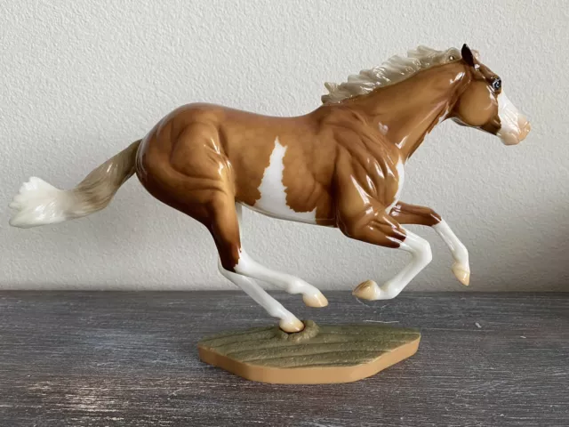 Breyerfest Dark Horse Surprise, GLOSSY Palomino Splash