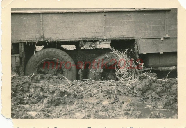 Foto, 3.Btl.Geb.Jg.Rgt.100, LKW steckt fest rtg. Laon, 5026-449