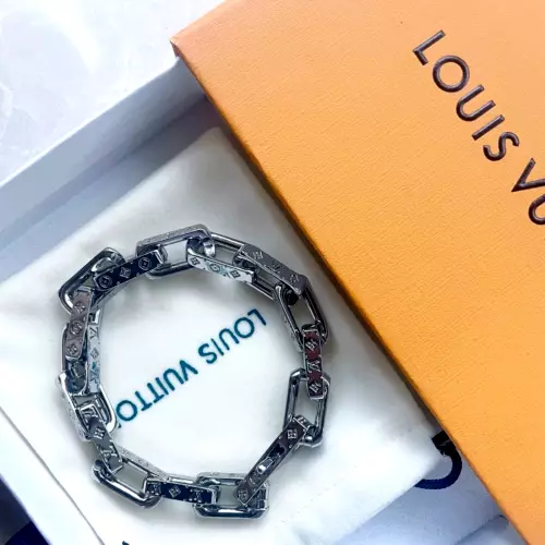 Pulsera de cadena con monograma Louis Vuitton grabada en plata