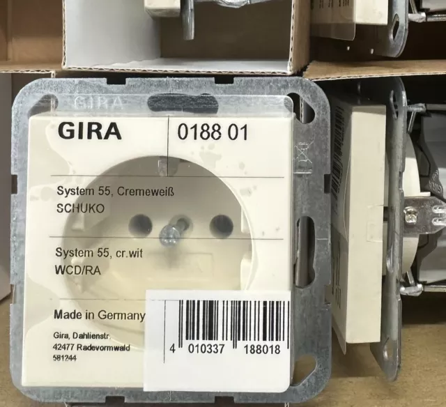 Gira Standard 55 / System 55 cremeweiß glänzend Steckdose 018801