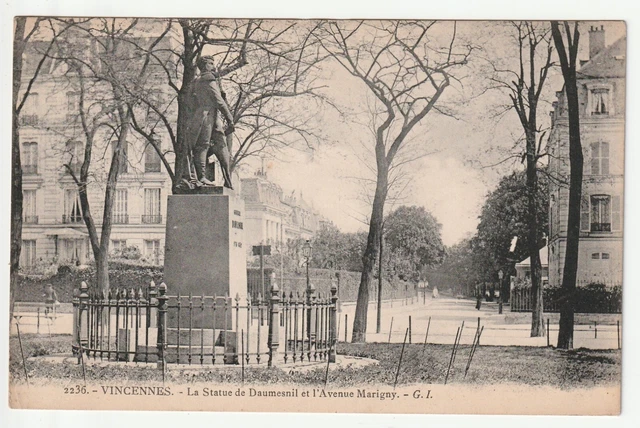 VINCENNES - Val de Marne - CPA 94 - Avenue Marigny et la Statue de Daumesnil