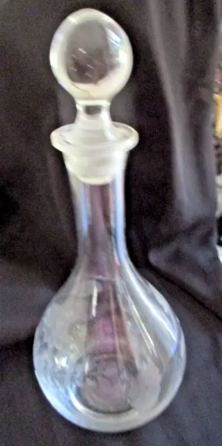 Beautiful Cut Glass Decanter 28 Cms Tall