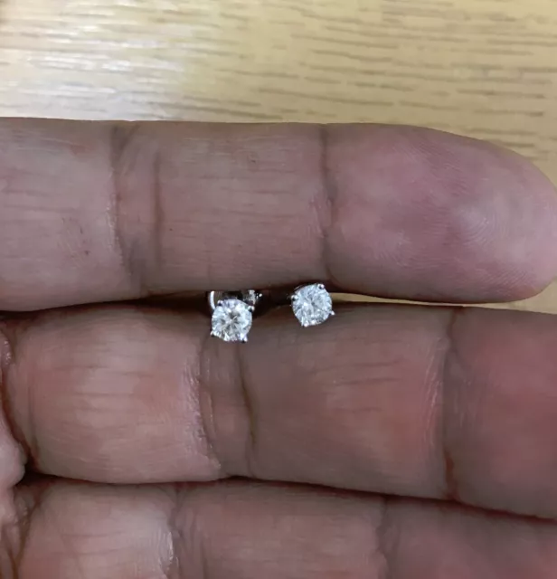 Stunning 0.50ct 18k white gold diamond solitaire stud earrings - certified.