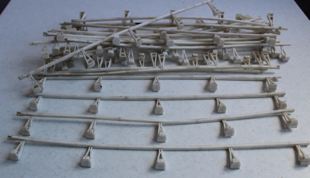 Lot 20  barrières pour circuit routier  " SCALEXTRIC  MECCANO  "  pas JOUEF