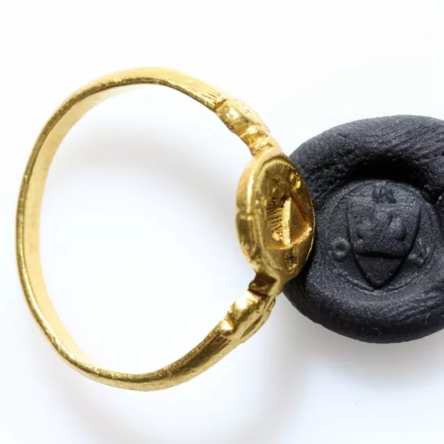 Medieval Gold Seal Ring With Coats Of Arms-& Wolfs-Circa 1200-1400 Ad-(British?)
