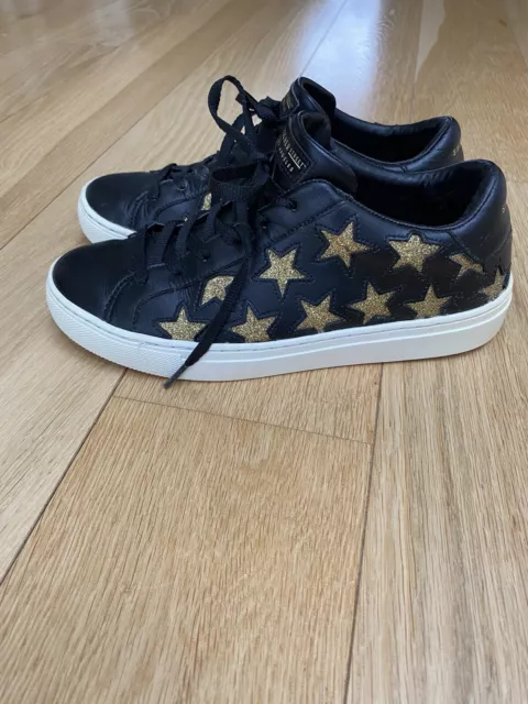 Trainers with stars hotsell on the side
