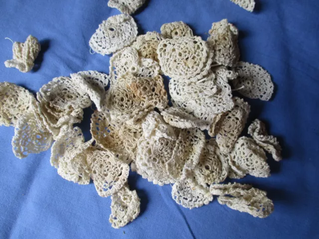 40 éléments identiques faits main au crochet dentelle d'Irlande anciens 1900