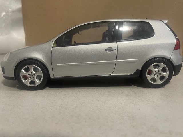 Solido Actua 1/18 Renault Safrane - Réf 8504 - Argenté (occasion)