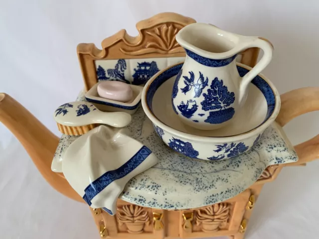 Paul Cardew Teapot - Large Blue Willow Washstand 2