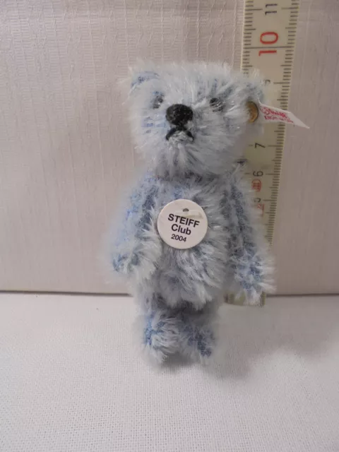 Steiff Bär ca. 7 cm hellblau,  mit Knopf u. Fahne, ohne OVP,  Clubbär 2004