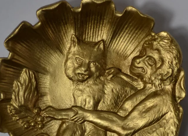 Ancien cendrier en bronze doré représentant un singe et un chat, 12.5 x 12.5 cm 3