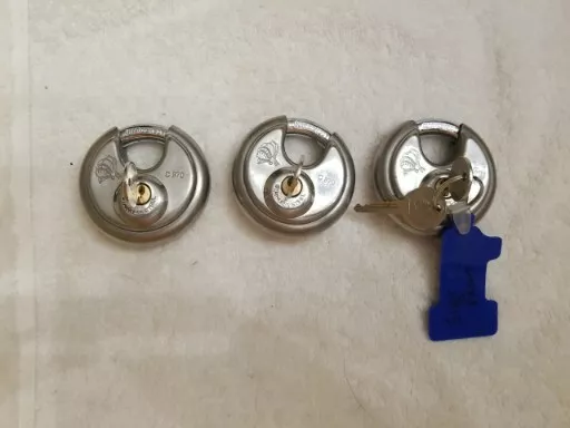 *** 3 Locks *** Chateau Cylinder Self Storage Lock C870