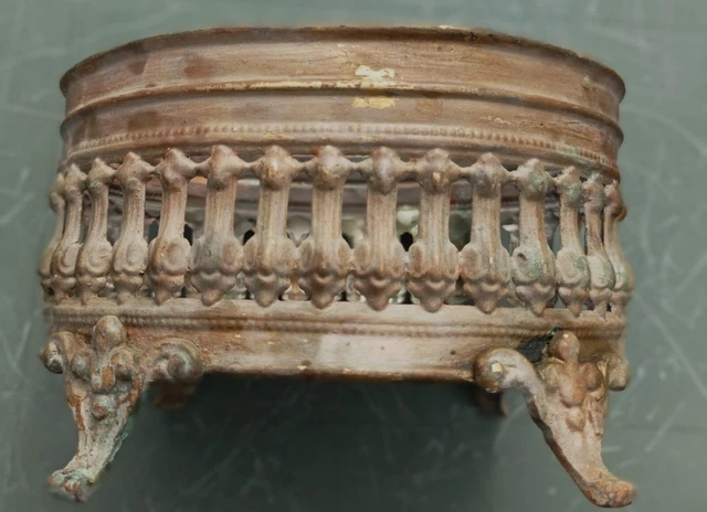 joli et ancien cache-pot en bronze ou laiton ajouré datant de la fin du XIXéme