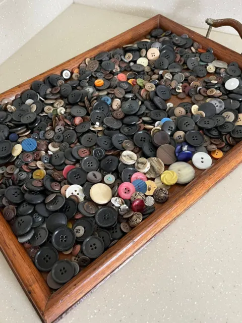Job lot of 1-2kg of vintage old buttons plus sewing kit
