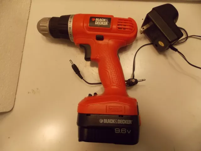 Black & Decker 9.6V Cordless Drill CD9602 Drill / battery / Bits - No  charger.