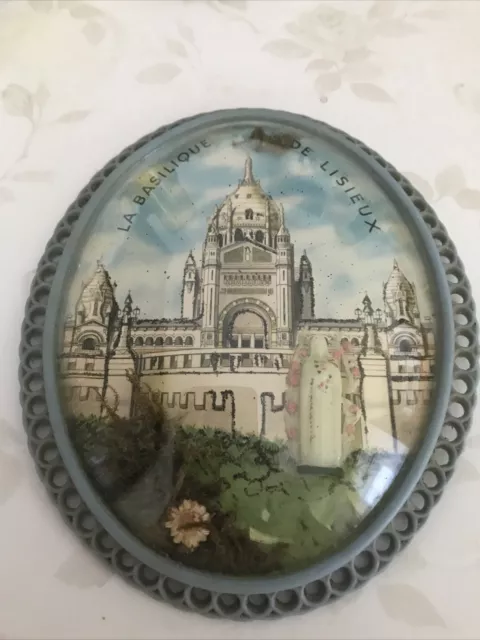 Cadre médaillon religieux oval vintage avec verre bombé Basilique De lisieux