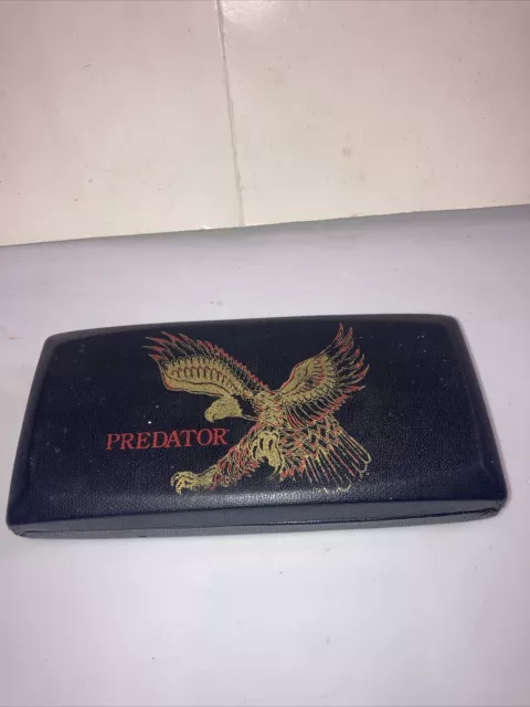 Estuche rígido vintage con fieltro interior de dardos lanzadores Predator águila