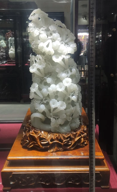 Chinese Exquisite Handmade Flowers carving Hetian Jade Bottle Statue