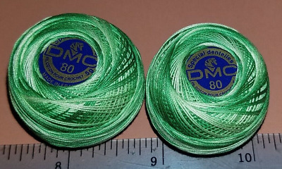 Dos bolas de hilo de tatuaje verde variado DMC #101 talla 80 5 gramos cada una