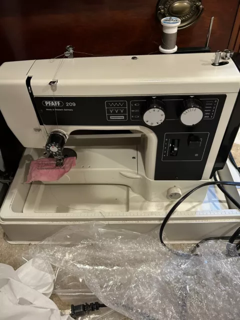 Pfaff Sewing Machine 209 Pfaff Sewing Machine 209