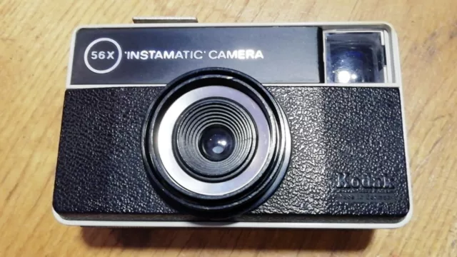 Vintage appareils photos argentique Kodak INSTAMATIC 277X dans sa